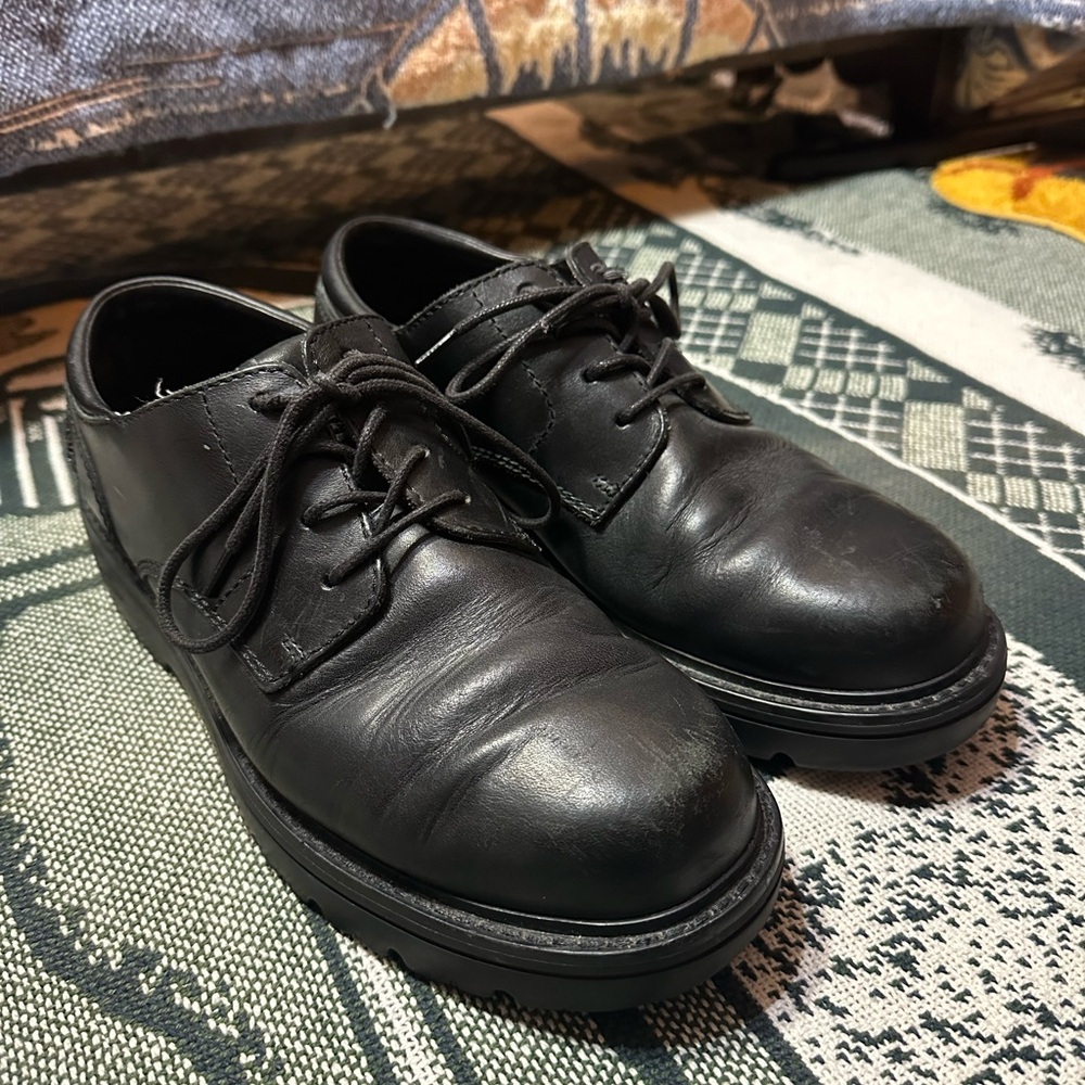 Black Leather Timberland Shoes with Closed Lacing